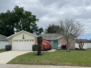 825 Long Lake Dr, Jacksonville, FL 32225