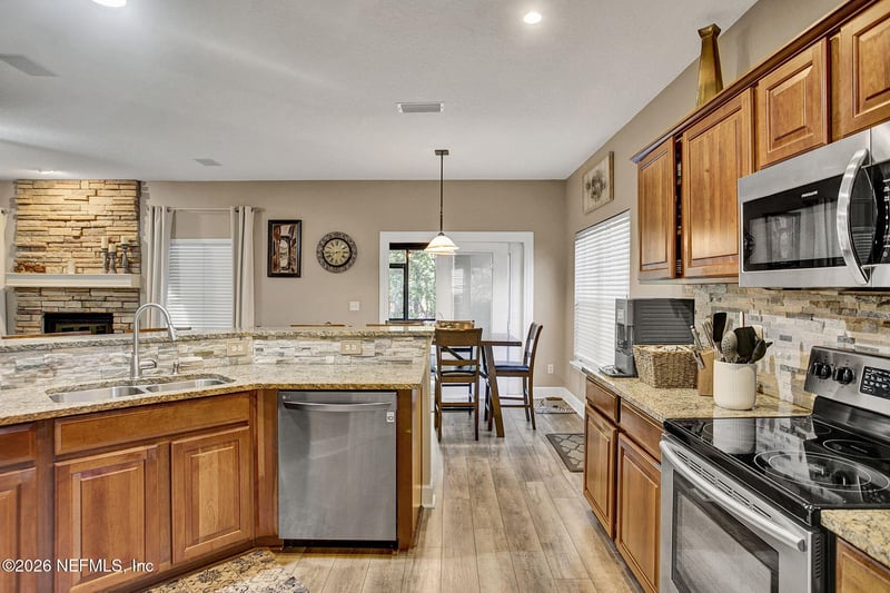 617 Acorn Ct, St Johns, FL 32259