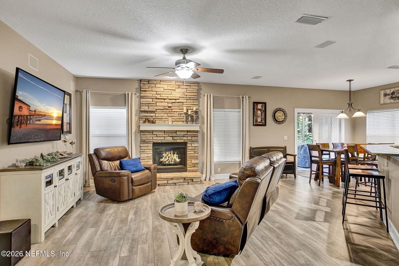 617 Acorn Ct, St Johns, FL 32259