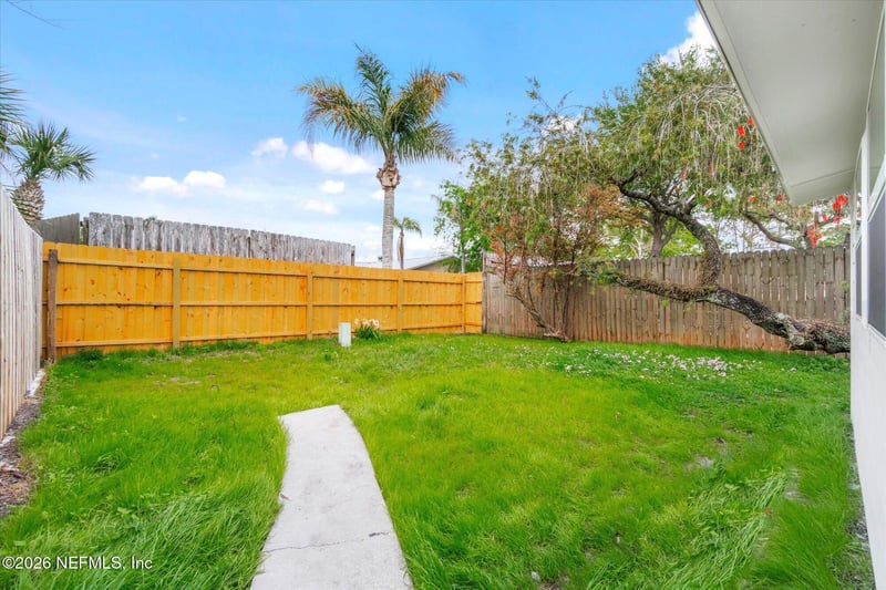 570 Aquatic Dr, Atlantic Beach, FL 32233