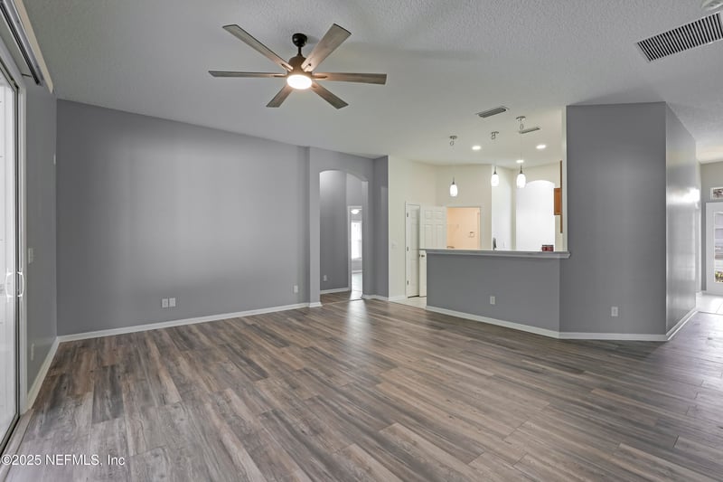 695 Sid Dr, Jacksonville, FL 32218