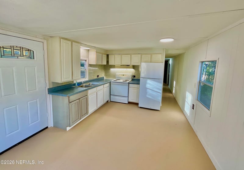 106 Spruce Rd, Interlachen, FL 32148