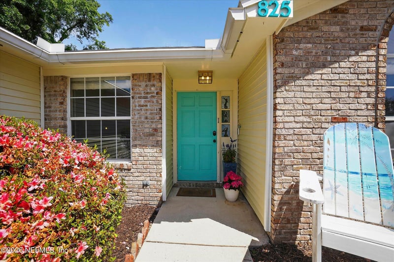 825 Long Lake Dr, Jacksonville, FL 32225