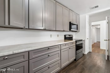 5550 Darlow Ave, Jacksonville, FL 32277