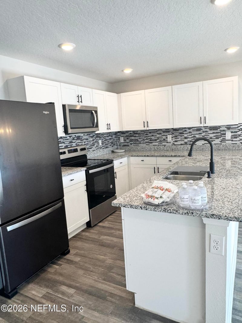 575 River Hill Dr, Welaka, FL 32193