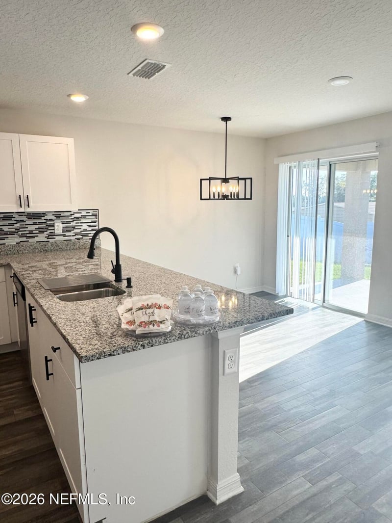 575 River Hill Dr, Welaka, FL 32193