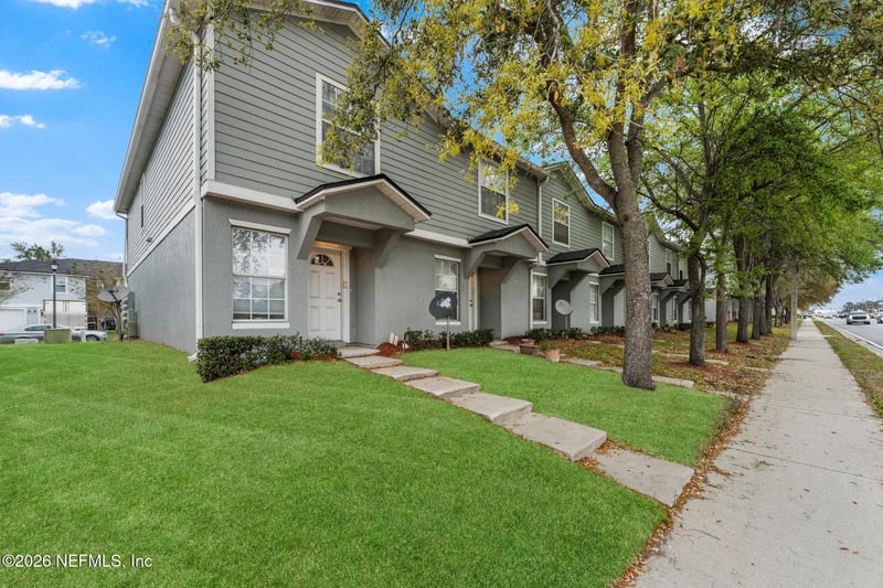 8446 Mcgirts Village Ln, Jacksonville, FL 32210