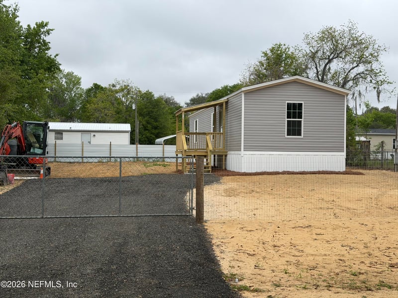 213 Milton Ave, Interlachen, FL 32148