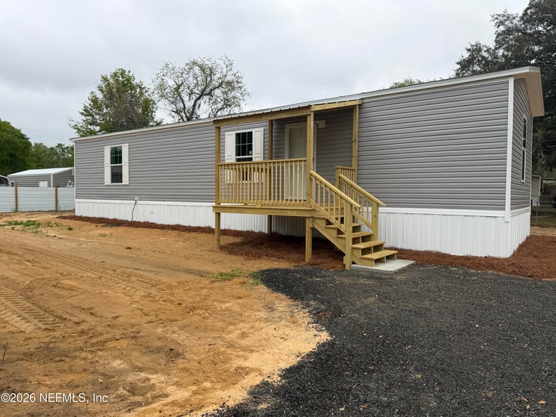 213 Milton Ave, Interlachen, FL 32148