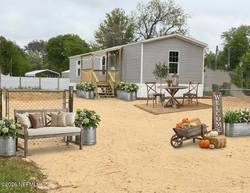 213 Milton Ave, Interlachen, FL 32148