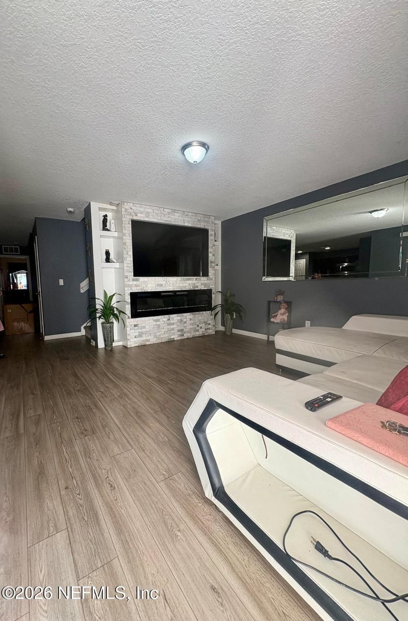 8441 Mc Glothlin St, Jacksonville, FL 32210