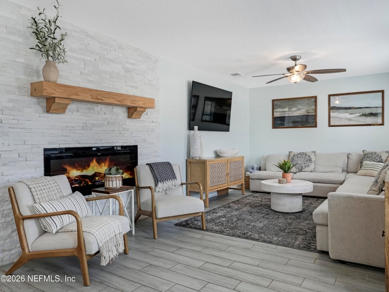 926 2nd St #A, Jacksonville Beach, FL 32250