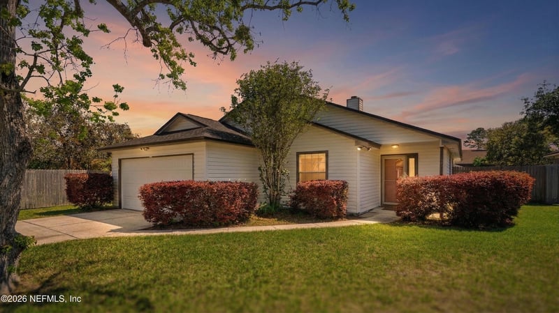 374 Hickory Hollow Dr, Jacksonville, FL 32225