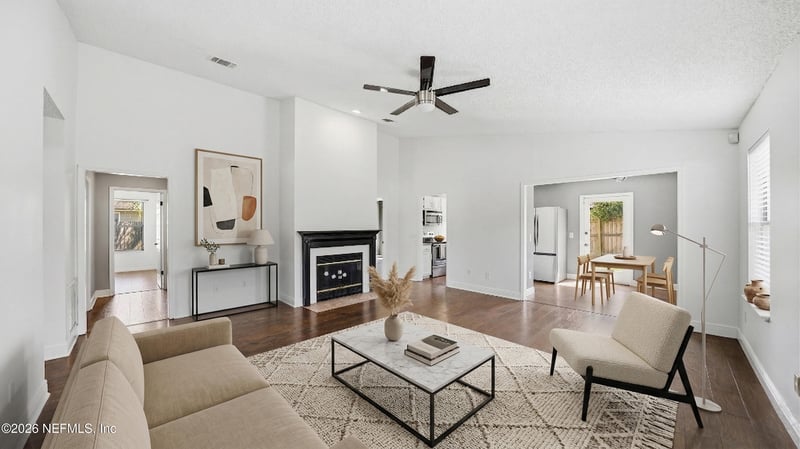 374 Hickory Hollow Dr, Jacksonville, FL 32225