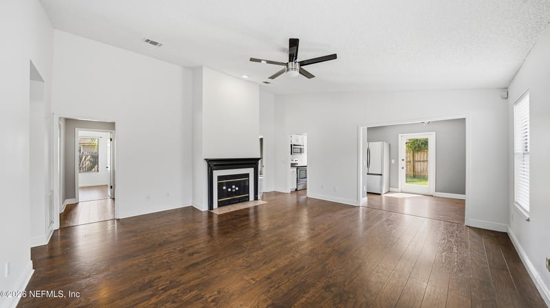 374 Hickory Hollow Dr, Jacksonville, FL 32225