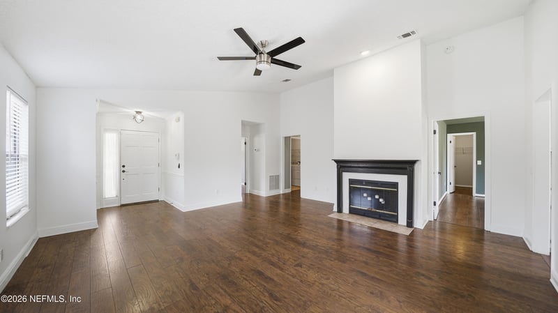 374 Hickory Hollow Dr, Jacksonville, FL 32225