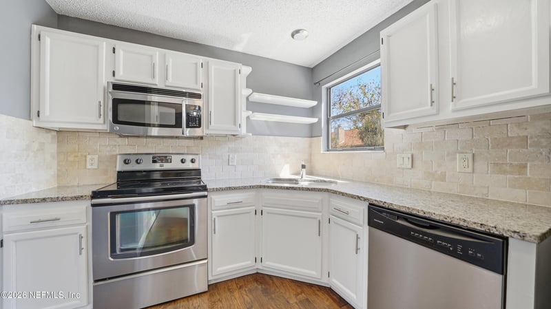 374 Hickory Hollow Dr, Jacksonville, FL 32225