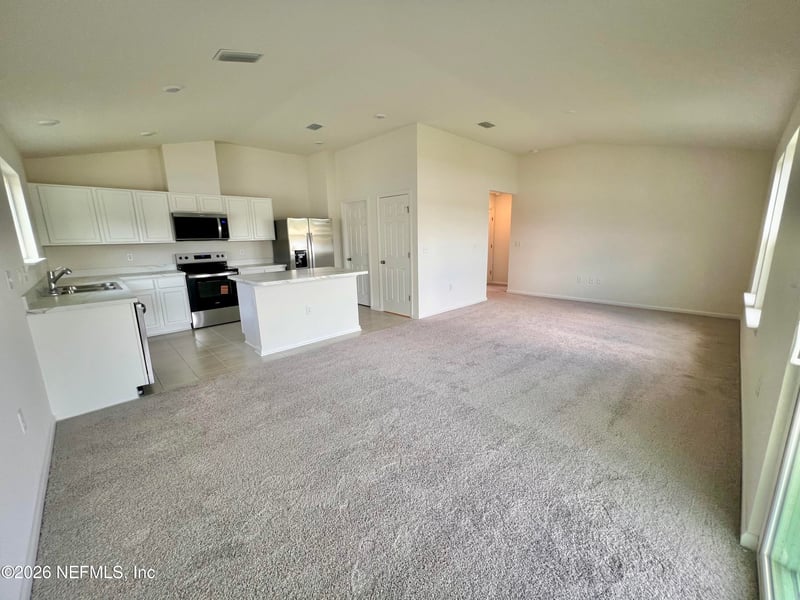 8279 Hawkes Meadow Dr, Jacksonville, FL 32219