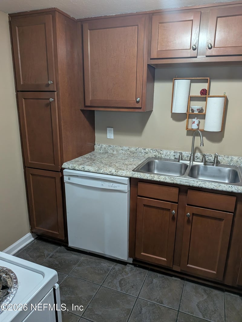 4330 Plaza Gate Ln #101, Jacksonville, FL 32217