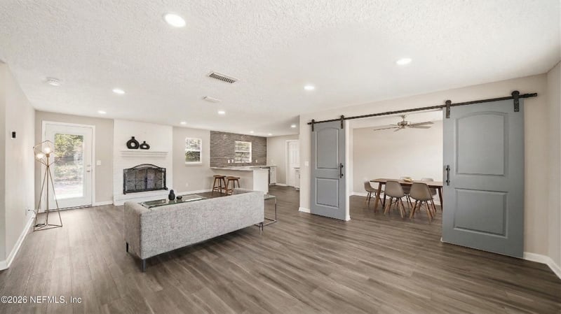 586 Madeira Dr, Orange Park, FL 32073