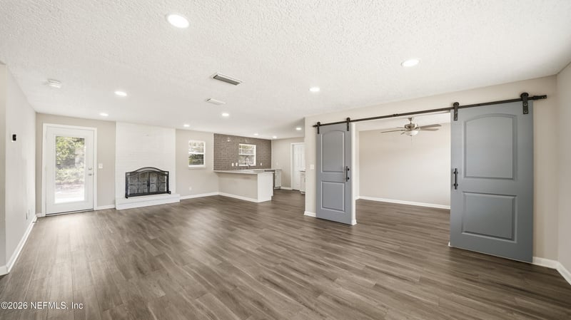 586 Madeira Dr, Orange Park, FL 32073