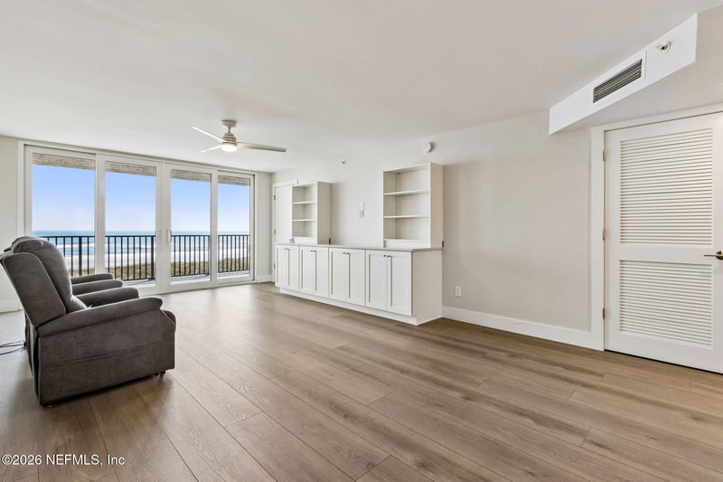 275 1st St #304, Jacksonville Beach, FL 32250