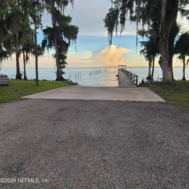 233 Paradise Blvd, Georgetown, FL 32139