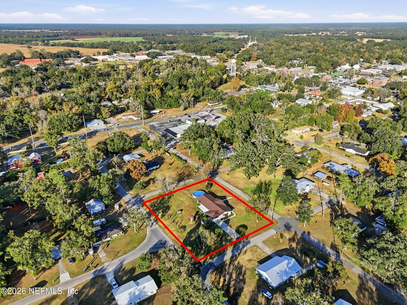 311 4th St, Trenton, FL 32693