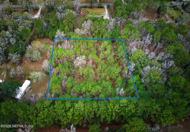 27 Ratliff Rd, Callahan, FL 32011