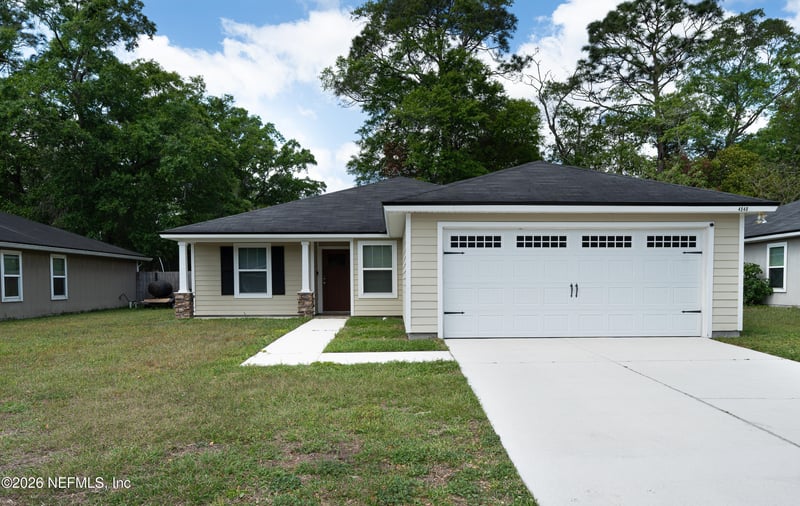 4540 Glendas Meadow Dr, Jacksonville, FL 32210
