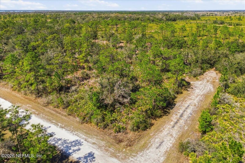 602 Azalea Dr, Indian Lake Estates, FL 33855