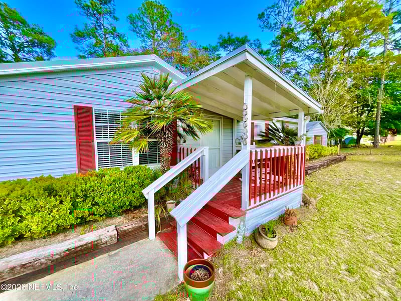 129 Crystal Lake Dr, Melrose, FL 32666