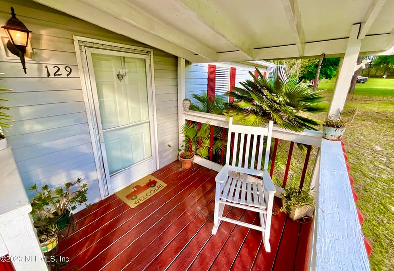 129 Crystal Lake Dr, Melrose, FL 32666