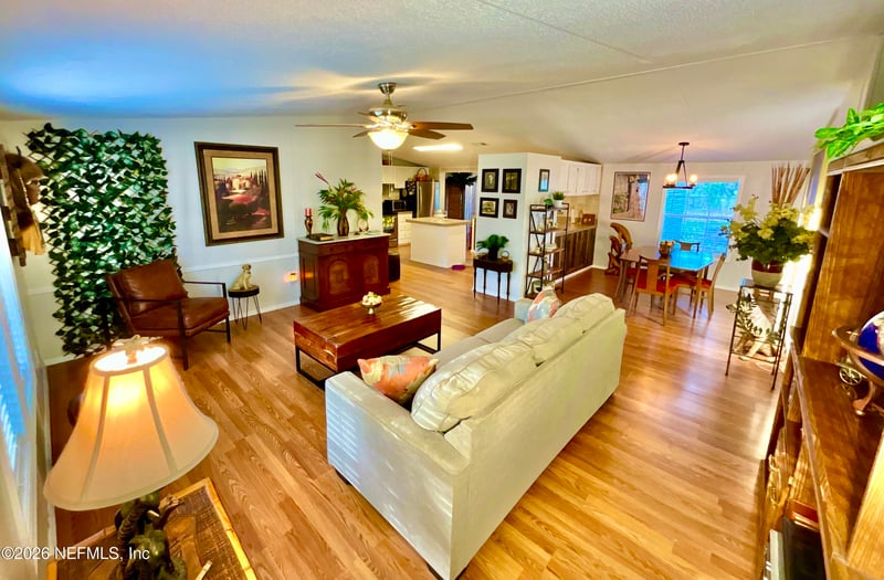 129 Crystal Lake Dr, Melrose, FL 32666