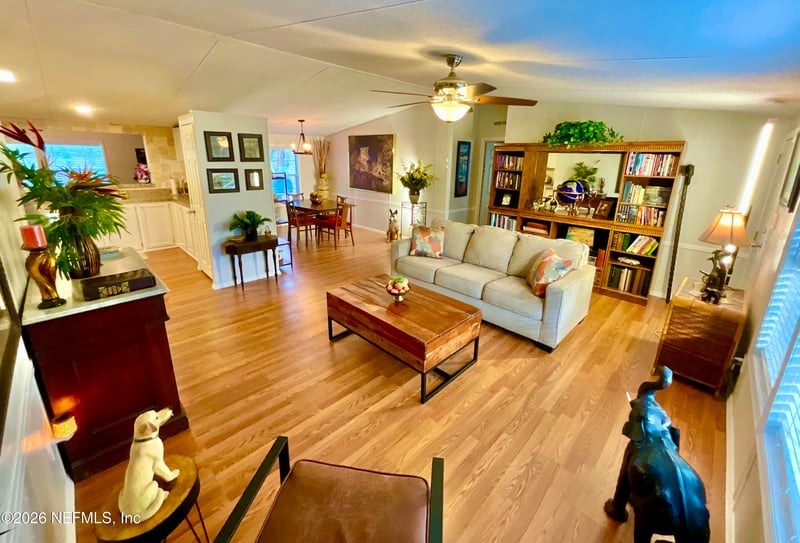 129 Crystal Lake Dr, Melrose, FL 32666