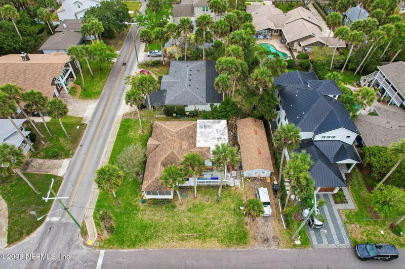 1096 East Coast Dr, Atlantic Beach, FL 32233