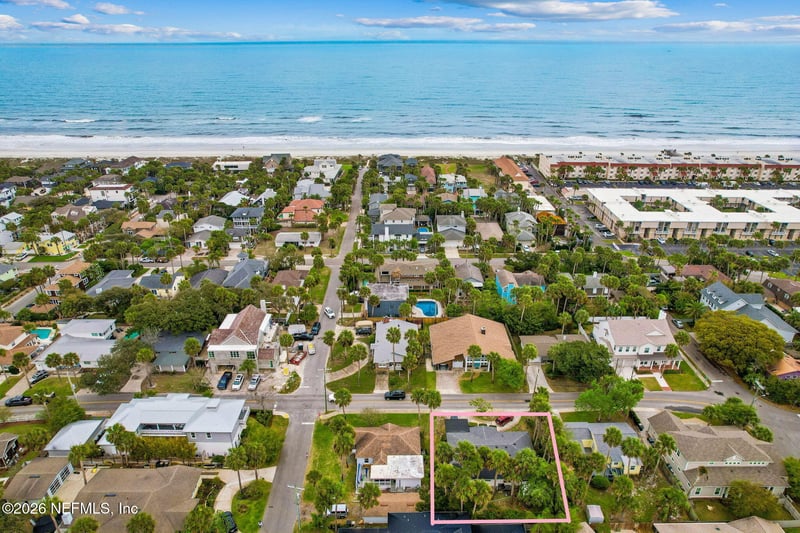 1070 East Coast Dr, Atlantic Beach, FL 32233