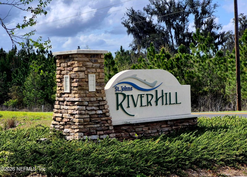 427 River Hill Dr, Welaka, FL 32193