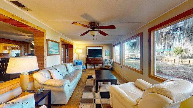 117 Peggy Ln, Crescent City, FL 32112