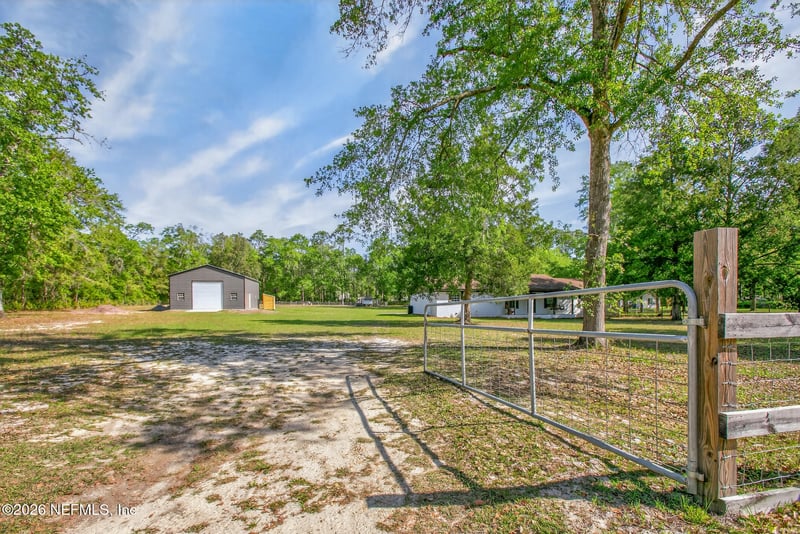 7392 Yellow Pine Cir, Glen St Mary, FL 32040