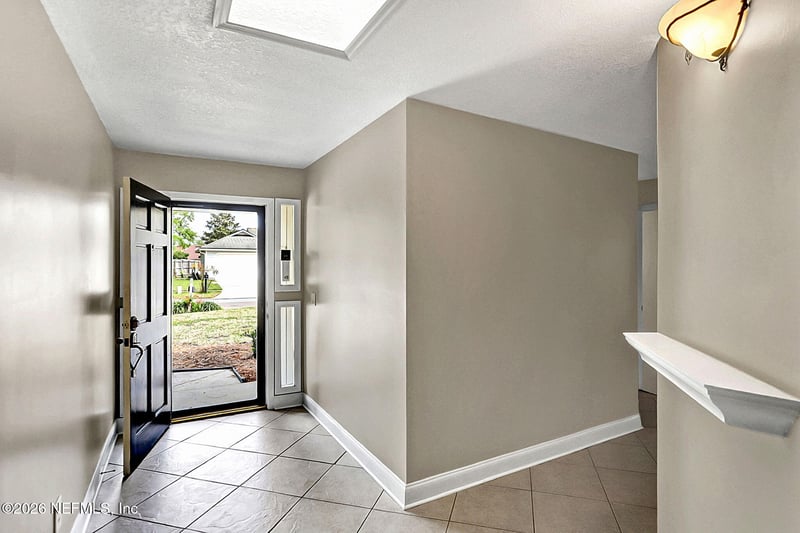 8860 Bandera Cir, Jacksonville, FL 32244