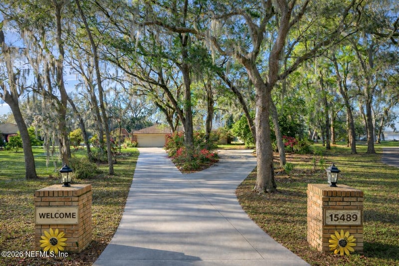 15489 Cape Dr, Jacksonville, FL 32226