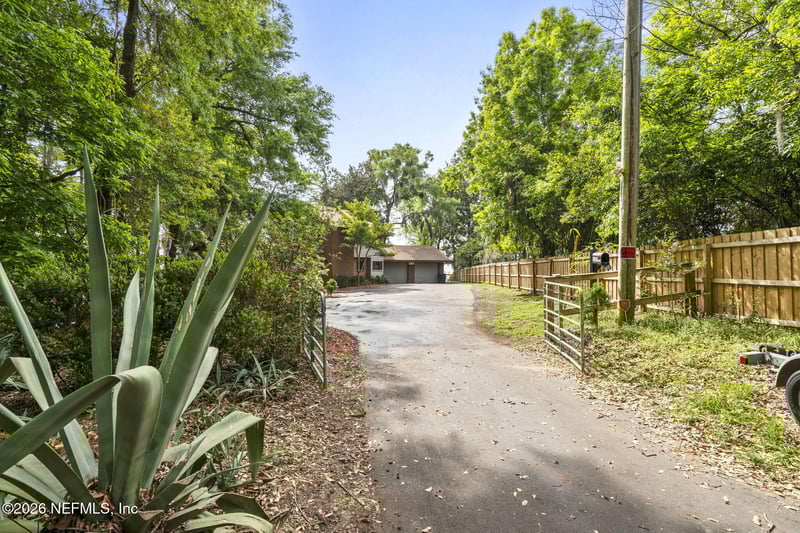 3175 Doctors Lake Dr, Orange Park, FL 32073