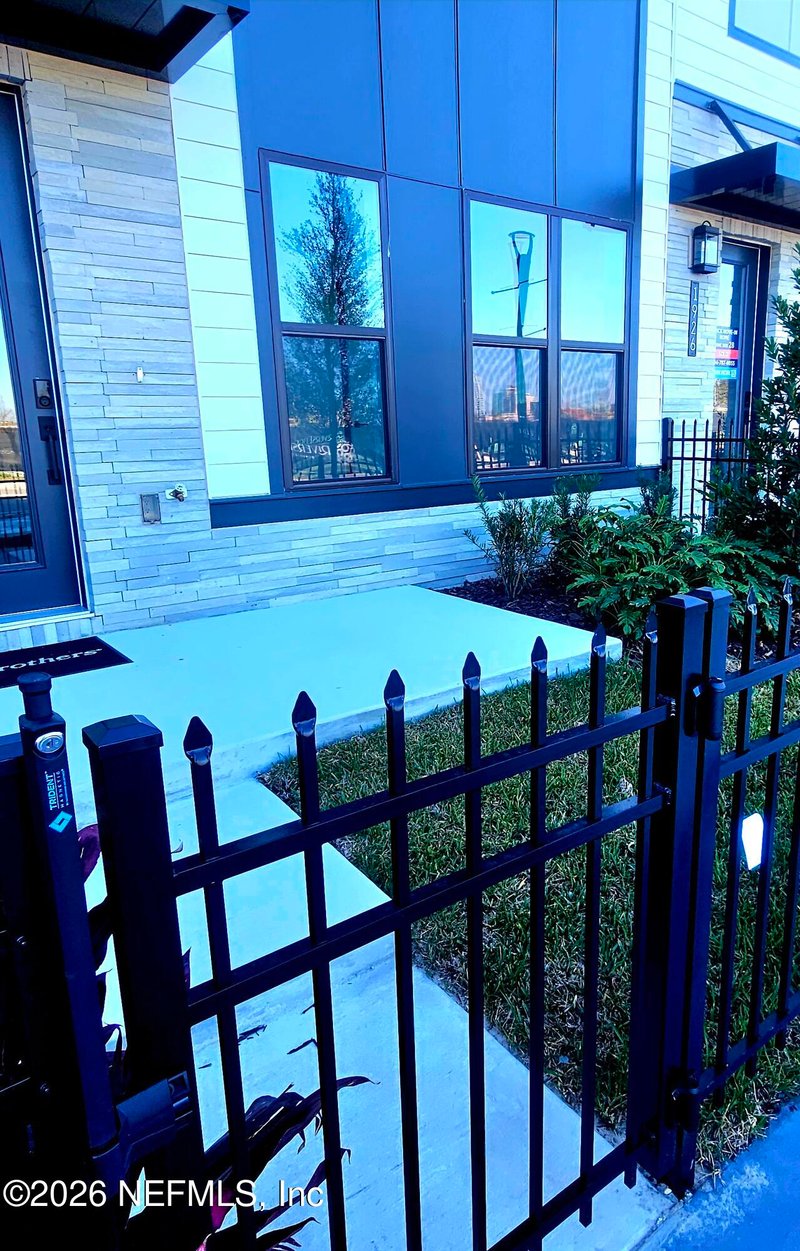 1912 Prudential Dr, Jacksonville, FL 32207