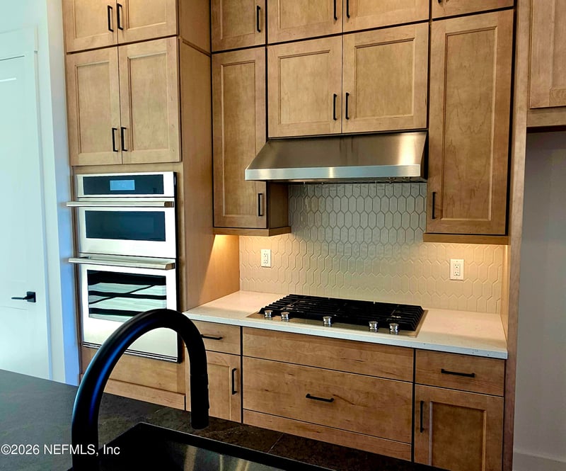 1914 Prudential Dr, Jacksonville, FL 32207