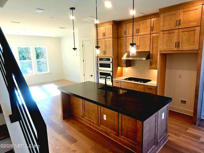 1914 Prudential Dr, Jacksonville, FL 32207