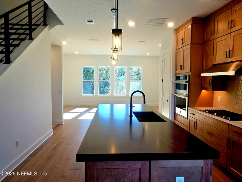 1914 Prudential Dr, Jacksonville, FL 32207