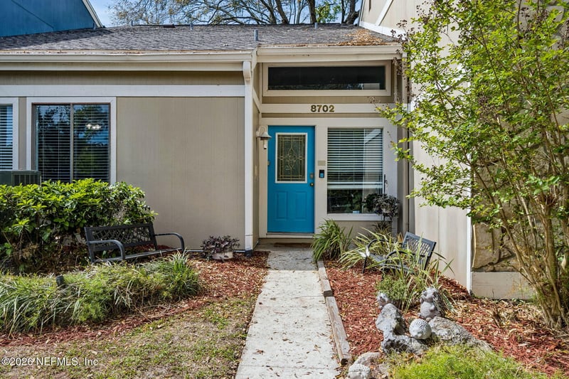 8702 Como Lake Dr, Jacksonville, FL 32256