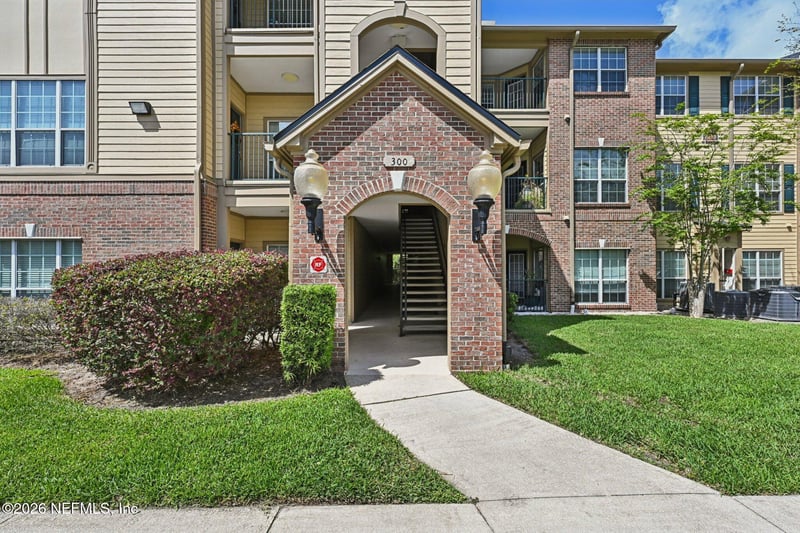 7800 Point Meadows Dr #322, Jacksonville, FL 32256