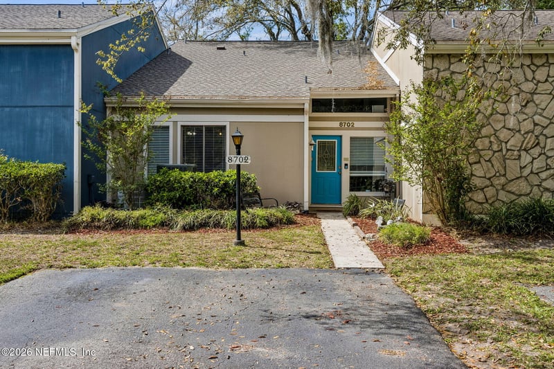 8702 Como Lake Dr, Jacksonville, FL 32256